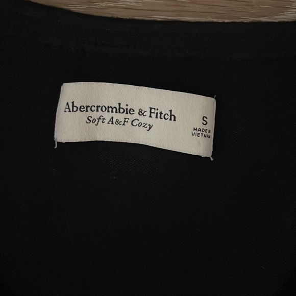 Abercrombie and Fitch black sweater - Picture 3 of 5